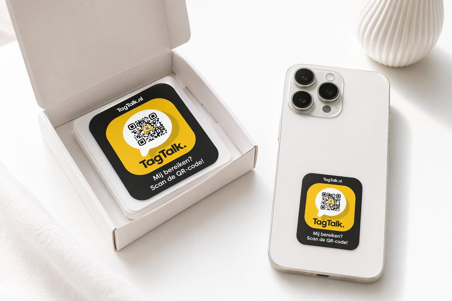 TagTalk QR-stickers op verpakking en telefoon